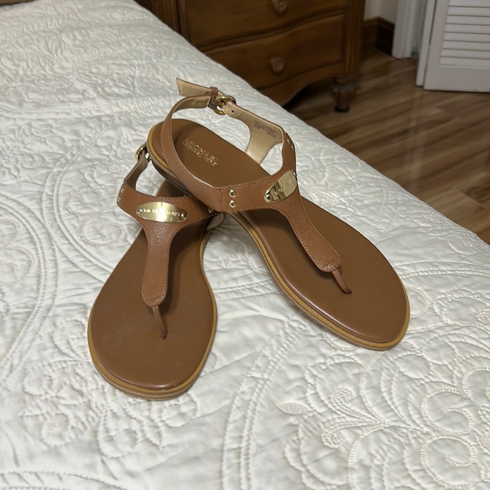 Michael Kors tan Sandals. Buckle on side. Center gold tone name plate